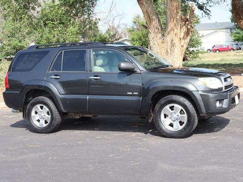 Used 2006 Toyota 4Runner SR5 AWD/4WD image 2