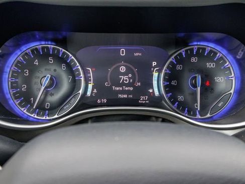 Used 2023 Chrysler Pacifica Touring-L FWD image 20