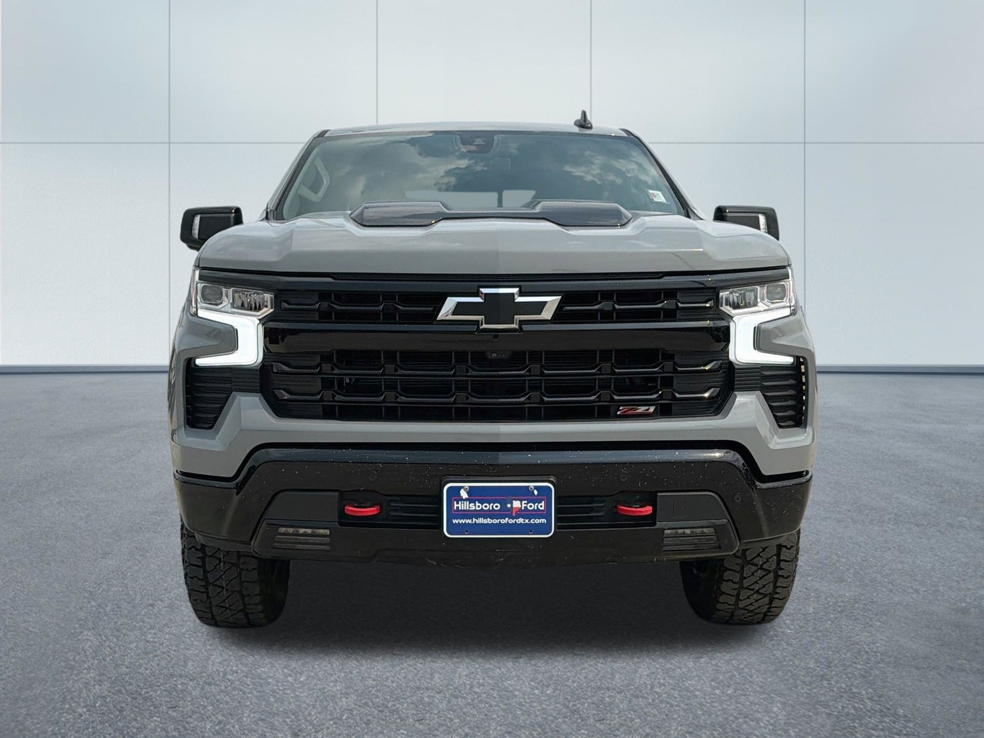 Used 2024 Chevrolet Silverado 1500 LT Trail Boss w/ Convenience Package II AWD/4WD image 2