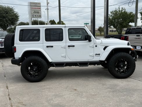 Used 2022 Jeep Wrangler Unlimited Sahara w/ Cold Weather Group AWD/4WD image 3