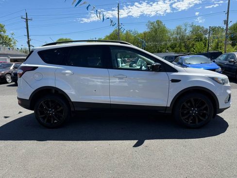 Used 2017 Ford Escape SE w/ Equipment Group 201A AWD/4WD image 12