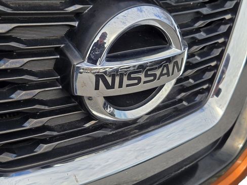 Used 2017 Nissan Rogue SV image 5