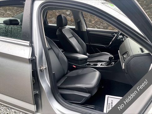 Used 2019 Volkswagen Jetta SE w/ Cold Weather Package FWD image 6