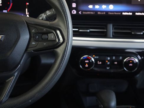Used 2024 Chevrolet Trax LT FWD image 32