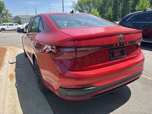 Used 2025 Volkswagen Jetta SE w/ Sunroof Package image 13