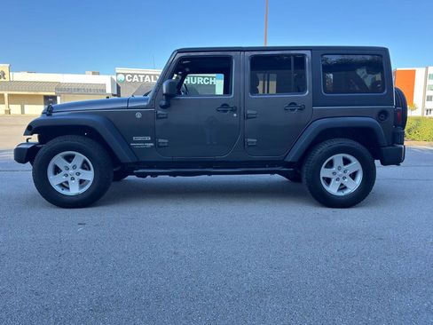 Used 2018 Jeep Wrangler Unlimited Sport S AWD/4WD image 7