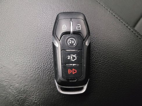 Used 2017 Ford Explorer XLT w/ Equipment Group 201A FWD image 32