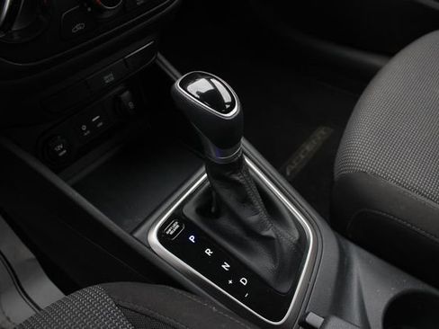 Used 2021 Hyundai Accent SE FWD image 16
