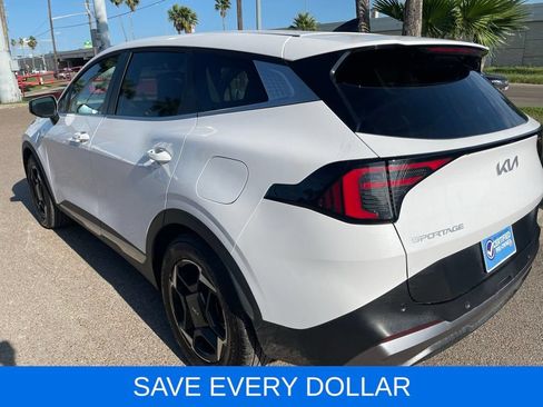 Used 2026 Kia Sportage EX FWD image 4
