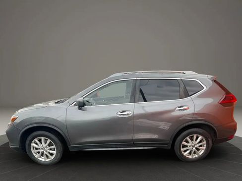 Used 2020 Nissan Rogue SV image 3