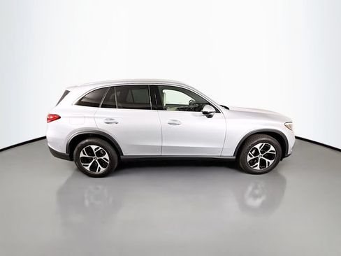 Used 2025 Mercedes-Benz GLC 350e 4MATIC image 8