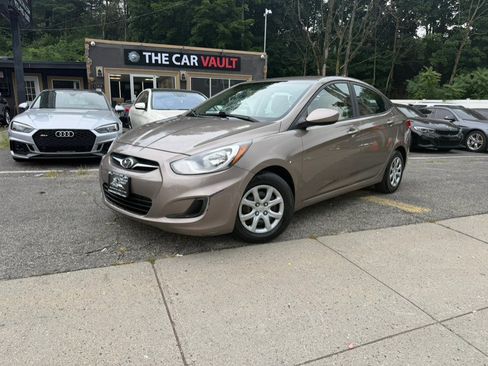 Used 2014 Hyundai Accent GLS FWD image 2