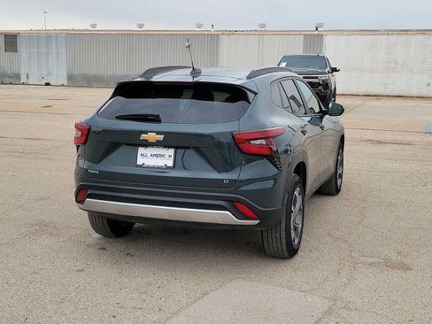 Used 2025 Chevrolet Trax LT FWD image 8
