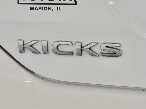 Used 2022 Nissan Kicks S FWD image 10