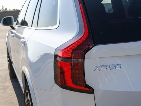 New 2026 Volvo XC90 B6 Plus w/ Protection Package Premier image 11