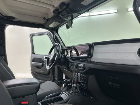 Used 2025 Jeep Gladiator Nighthawk image 19