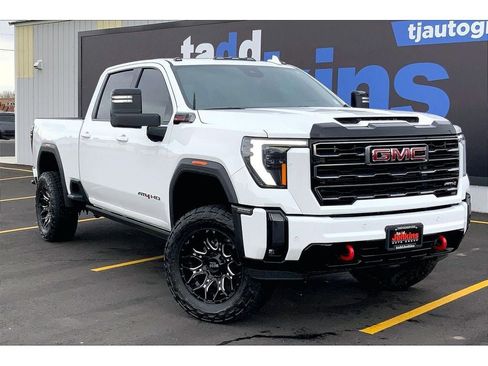 Used 2024 GMC Sierra 2500 AT4 w/ AT4 Premium Plus Package image 2