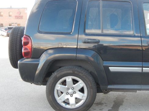 Used 2005 Jeep Liberty Limited image 21