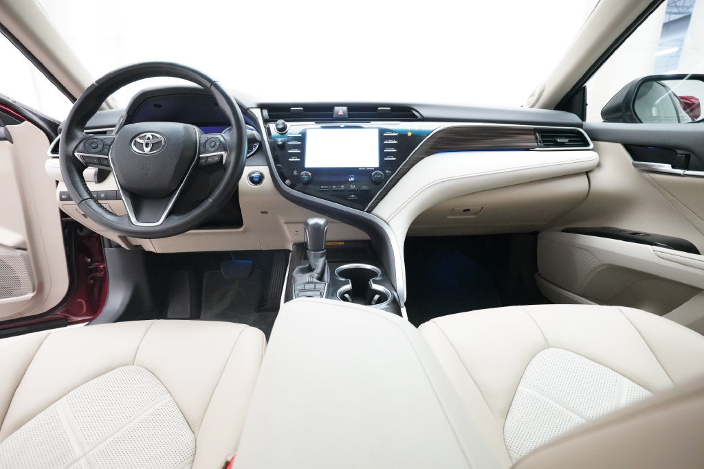 Used 2018 Toyota Camry XLE w/ Audio Package FWD image 5