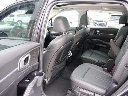 Certified 2022 Kia Sorento SX image 18