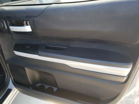 Used 2019 Toyota Tundra SR5 w/ Convenience Package AWD/4WD image 15