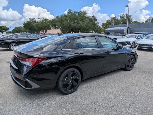 New 2026 Hyundai Elantra SEL Sport FWD image 4
