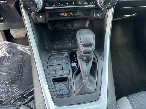 Used 2022 Toyota RAV4 XLE image 29