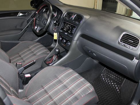 Used 2011 Volkswagen Golf 4-Door FWD image 27