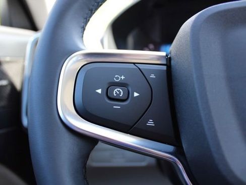 Certified 2024 Volvo XC40 B5 Ultimate w/ Climate Package AWD/4WD image 31