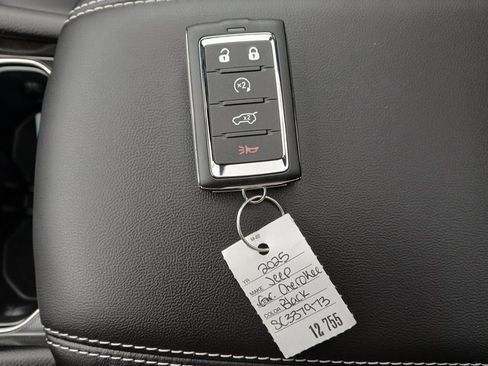 New 2025 Jeep Grand Cherokee Limited w/ Black Appearance Package image 24