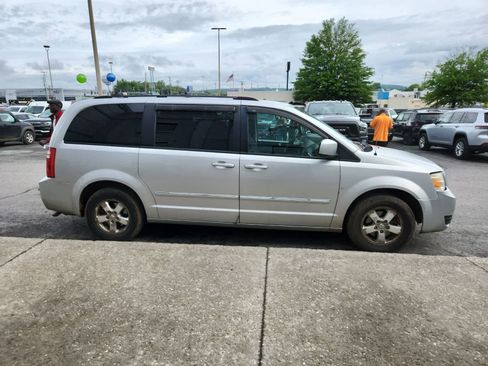 Used 2009 Dodge Grand Caravan SXT FWD image 6