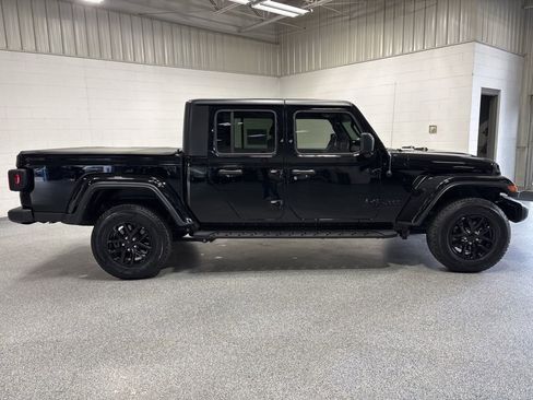 Used 2023 Jeep Gladiator Sport AWD/4WD image 8