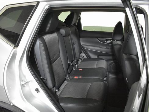 Used 2018 Nissan Rogue SV image 31