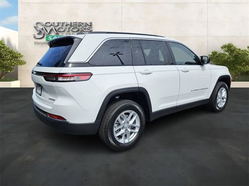 New 2024 Jeep Grand Cherokee Laredo X w/ Luxury Tech Group I RWD image 5