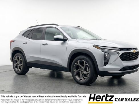 Used 2025 Chevrolet Trax LT FWD image 1