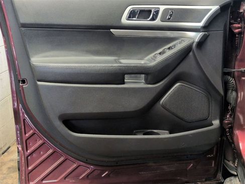 Used 2015 Ford Explorer XLT w/ Equipment Group 202A image 14