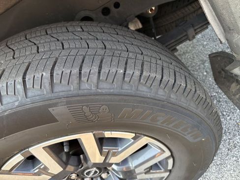 Used 2024 Nissan Frontier SL w/ Technology Package image 35