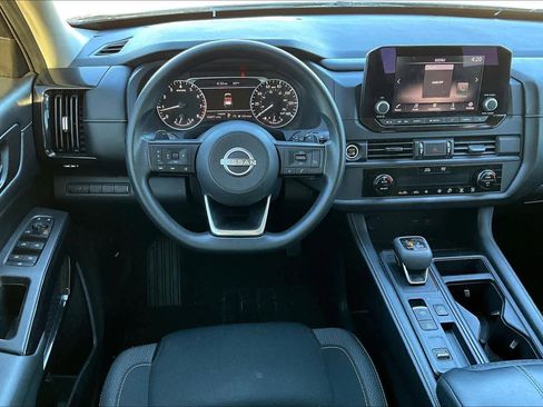 Used 2023 Nissan Pathfinder S image 5