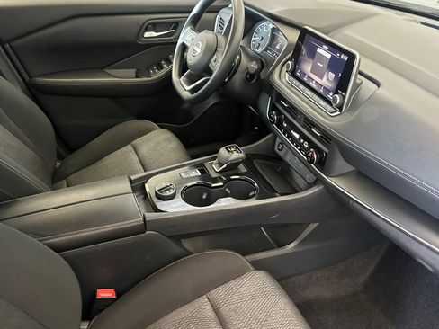 Used 2024 Nissan Rogue SV AWD/4WD image 17