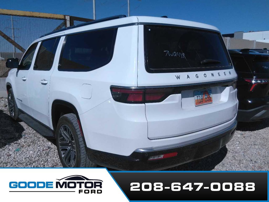 Used 2024 Jeep Wagoneer L Series II w/ Flexible Seating Group AWD/4WD image 5