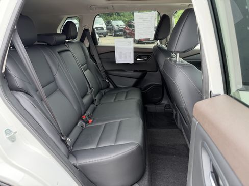 Used 2023 Nissan Rogue SL AWD/4WD image 10