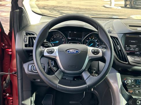 Used 2015 Ford Escape SE w/ Equipment Group 201A FWD image 9