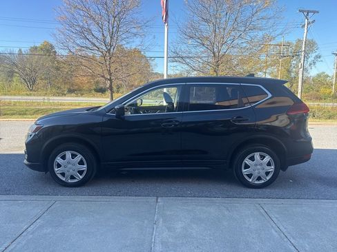 Used 2019 Nissan Rogue S image 4