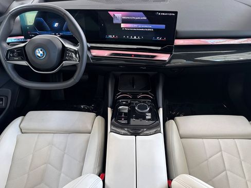 Used 2024 BMW i5 eDrive40i w/ Premium Package RWD image 17