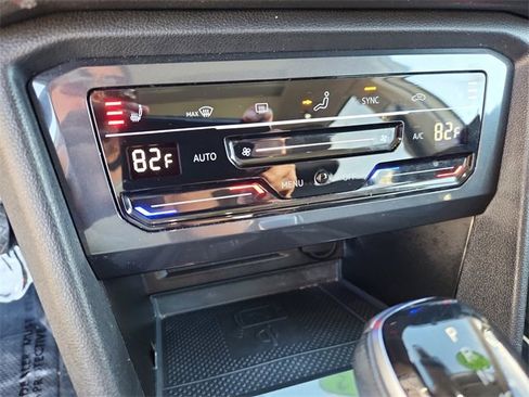 Used 2022 Volkswagen Tiguan SE w/ Panoramic Sunroof Package image 21