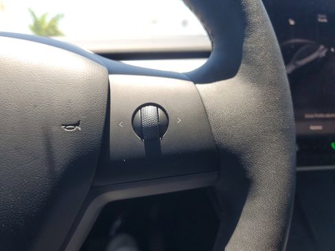 Used 2025 Tesla Model Y Long Range RWD image 23