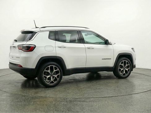 Used 2025 Jeep Compass Limited image 9