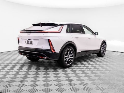 Used 2025 Cadillac Lyriq Sport AWD/4WD image 9