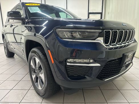 Used 2023 Jeep Grand Cherokee 4WD 4xe image 2