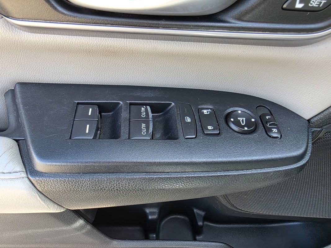 Used 2017 Honda CR-V EX-L image 14